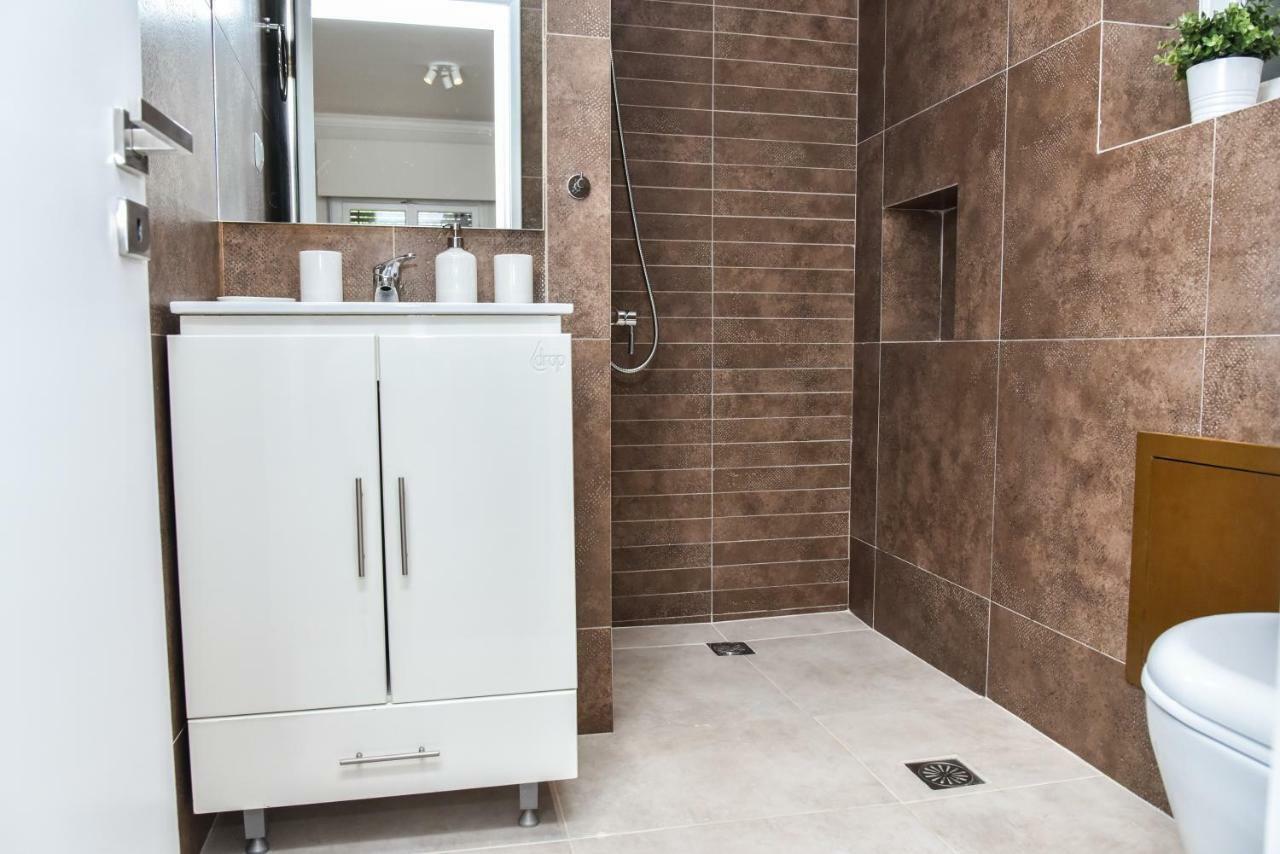 Modern Apartment At Exarchia 1 Bed 2 Pers Athena Bagian luar foto